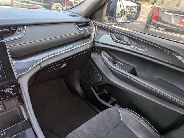 Used 2023 Jeep Grand Cherokee L Laredo image 18