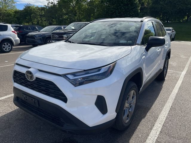 Used 2025 Toyota RAV4 LE AWD/4WD image 2