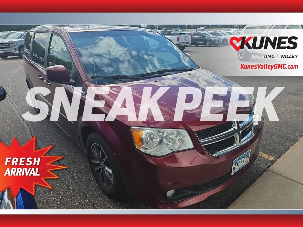 Used 2017 Dodge Grand Caravan SXT w/ Driver Convenience Group
