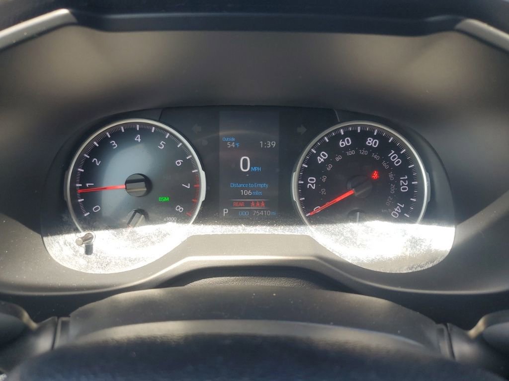 Used 2021 Toyota RAV4 XLE image 18