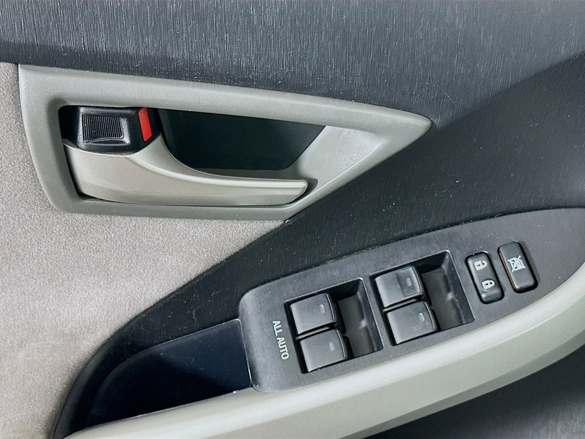 Used 2012 Toyota Prius Two FWD image 15