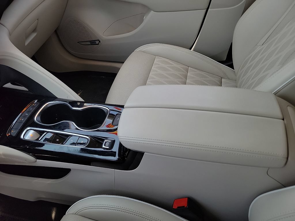 Used 2023 Buick Envision Avenir FWD image 29