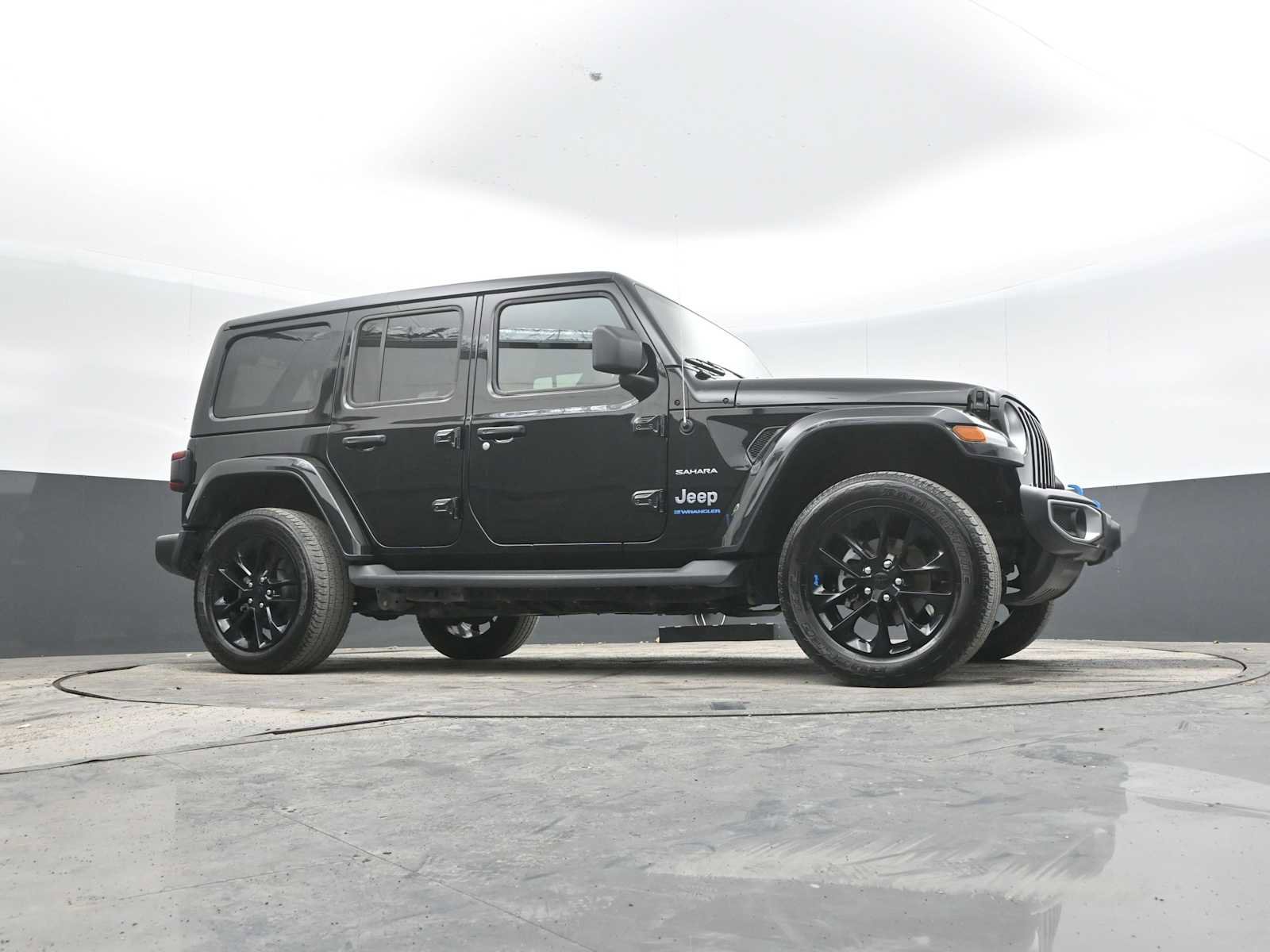 Used 2023 Jeep Wrangler Sahara w/ Cold Weather Group image 42