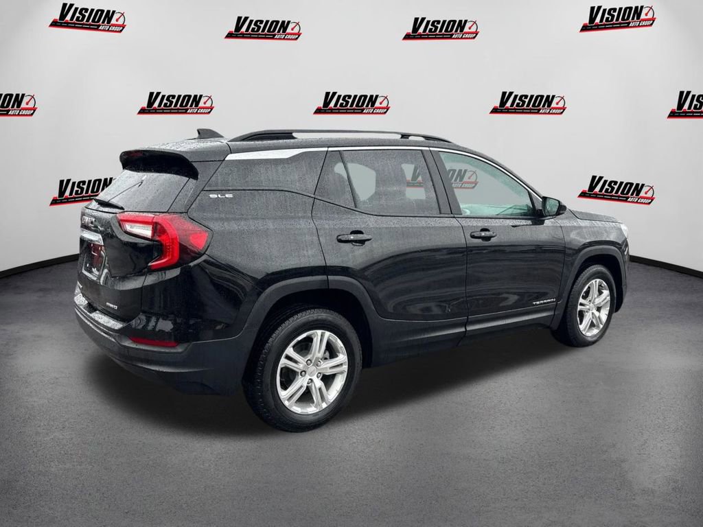 Used 2022 GMC Terrain SLE w/ Driver Convenience Package image 5