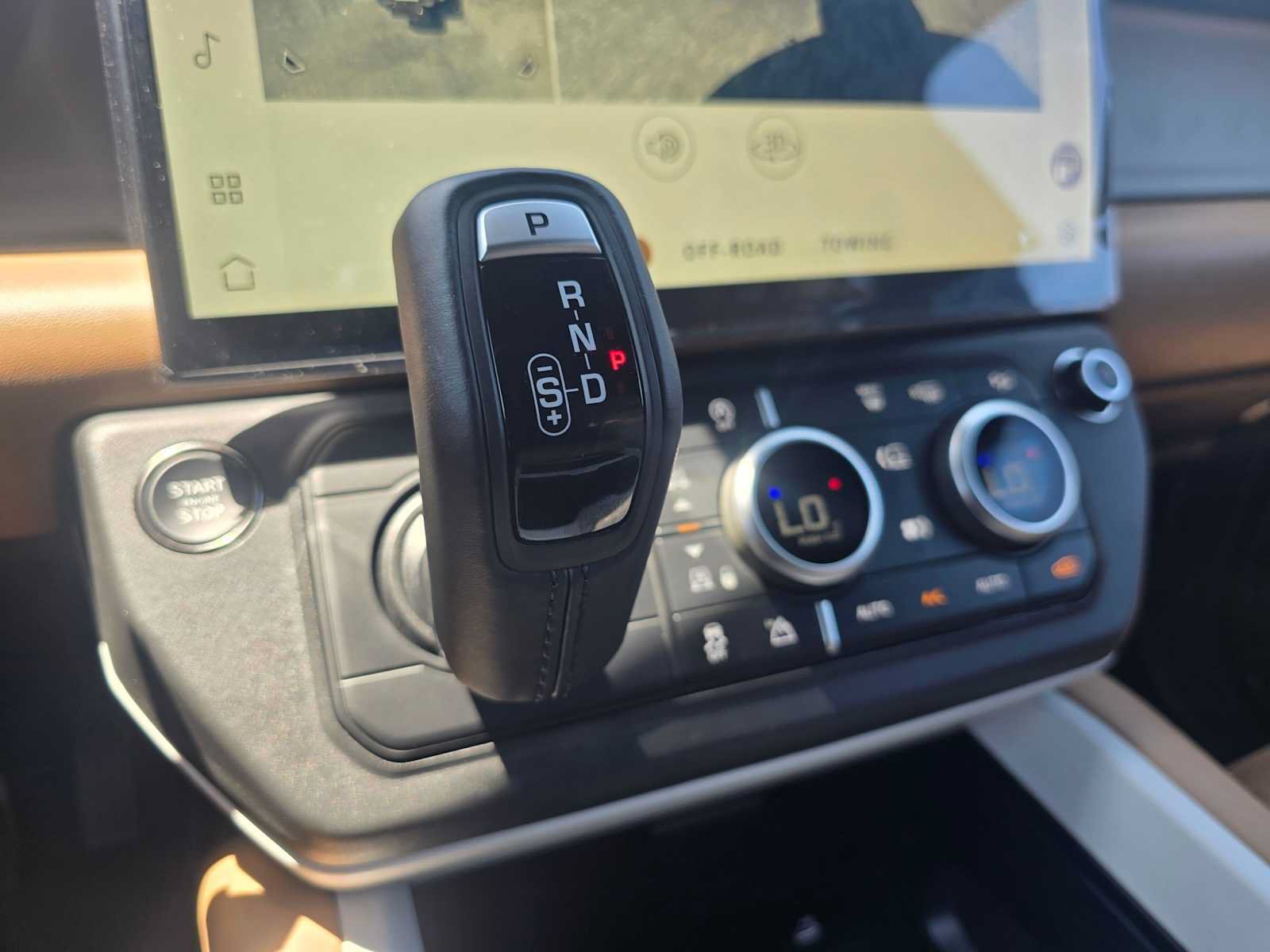 New 2026 Land Rover Defender 130 X-Dynamic SE AWD/4WD image 29