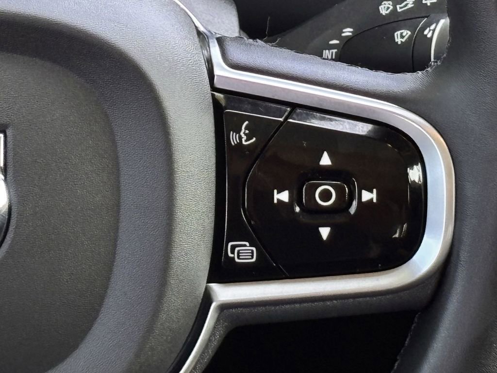 Used 2023 Volvo XC90 B5 Plus w/ Protection Package Premier AWD/4WD image 15