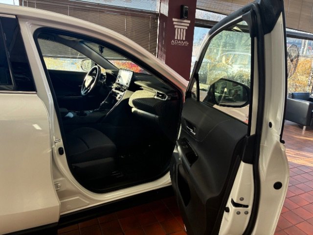 Used 2021 Toyota Venza LE w/ Carpet Mat Package (TMS) image 29