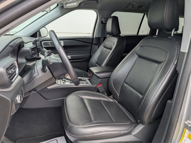 Certified 2022 Ford Explorer XLT w/ Equipment Group 202A image 8
