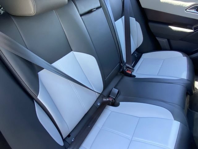 New 2026 Land Rover Range Rover Velar Dynamic SE AWD/4WD image 12