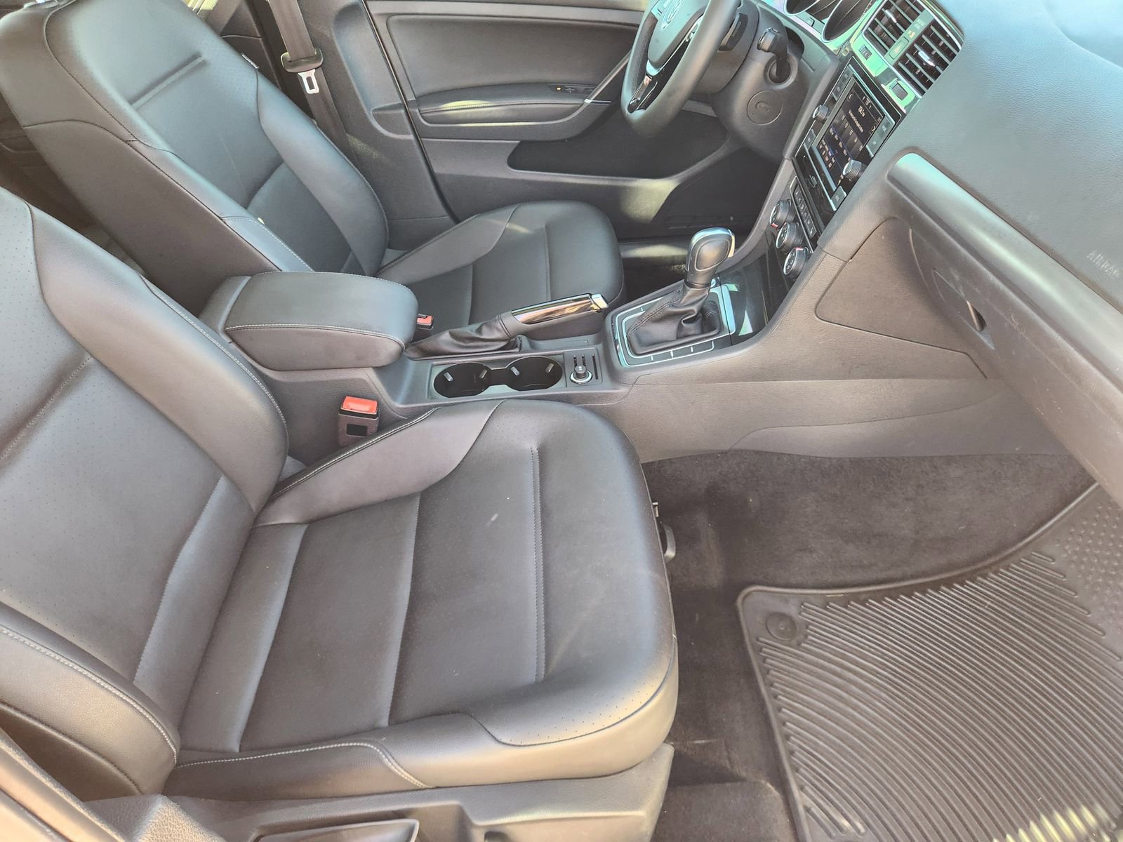 Used 2021 Volkswagen Golf 4-Door image 15