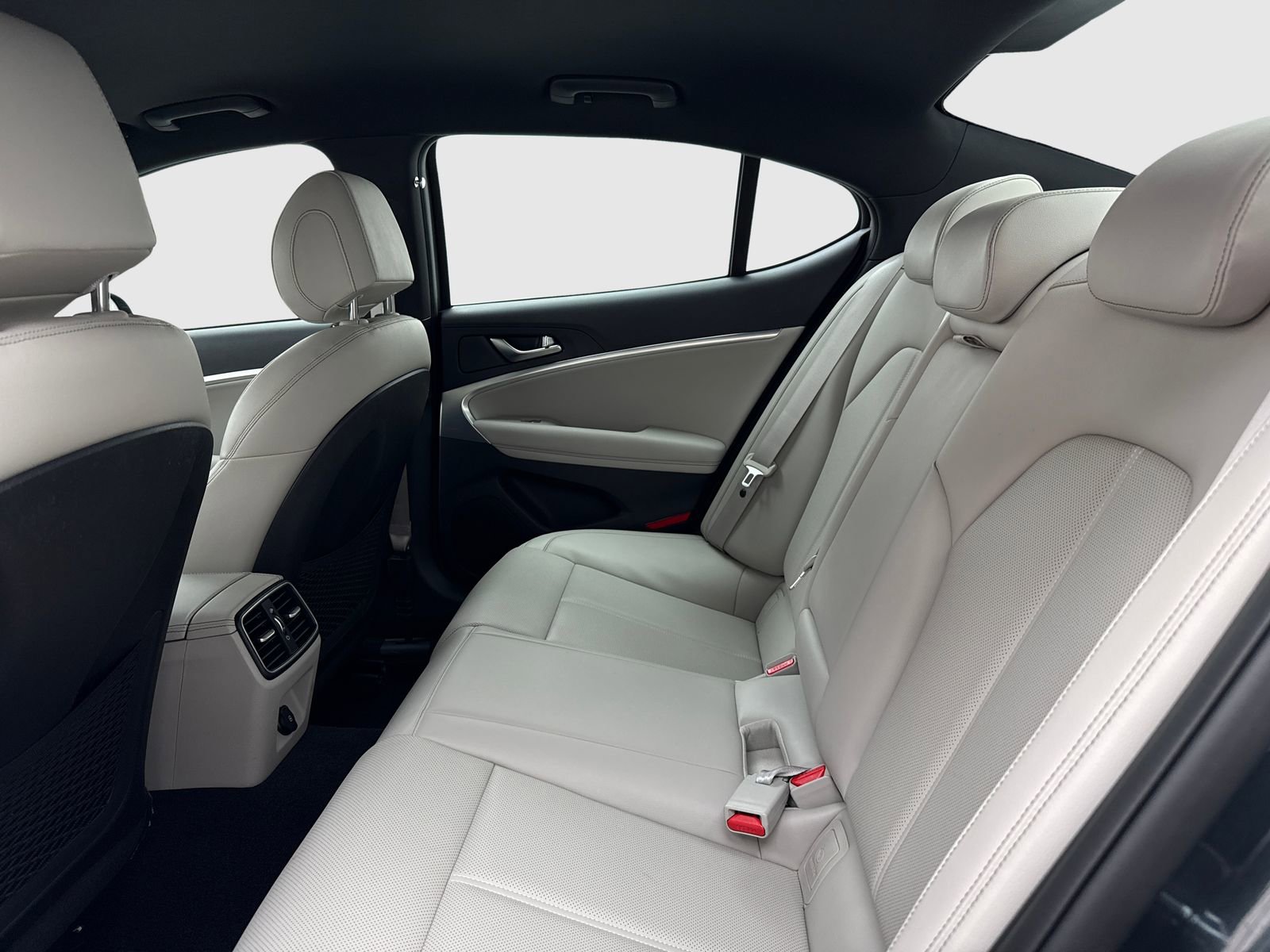 Used 2023 Genesis G70 2.0T image 39