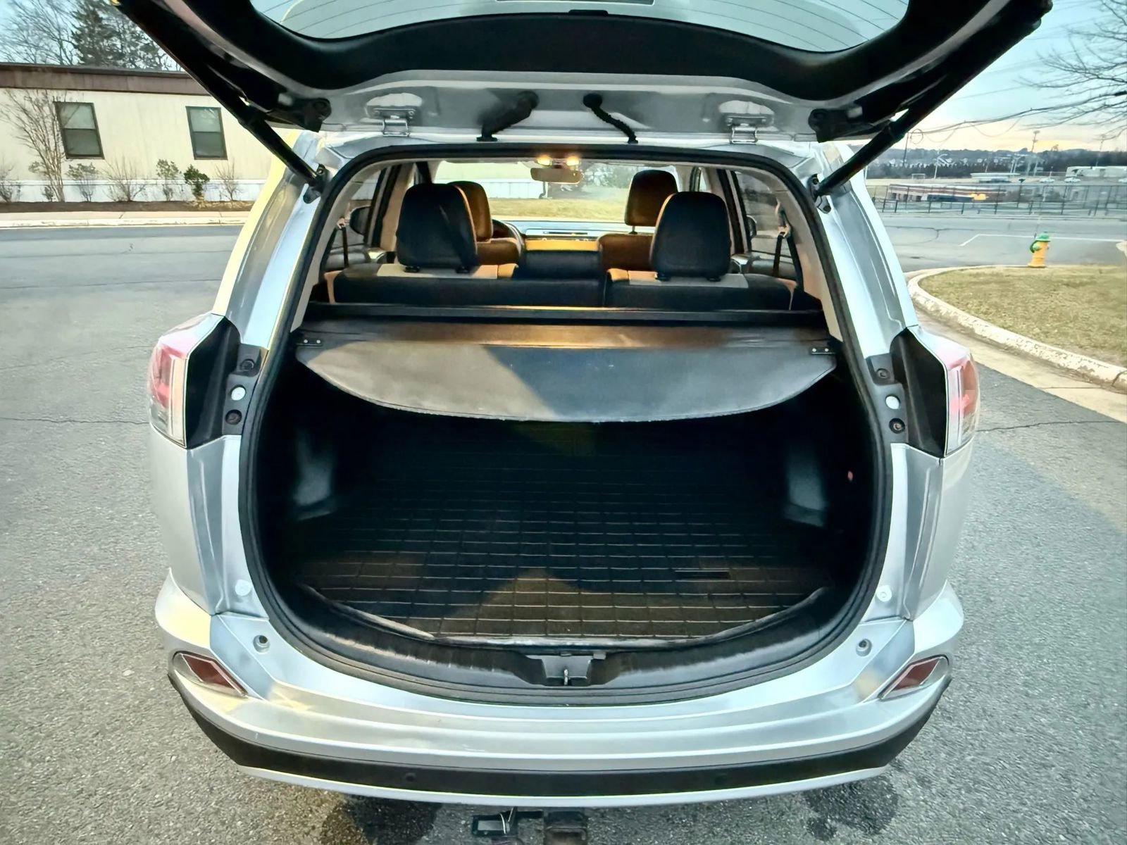 Used 2016 Toyota RAV4 Limited image 17