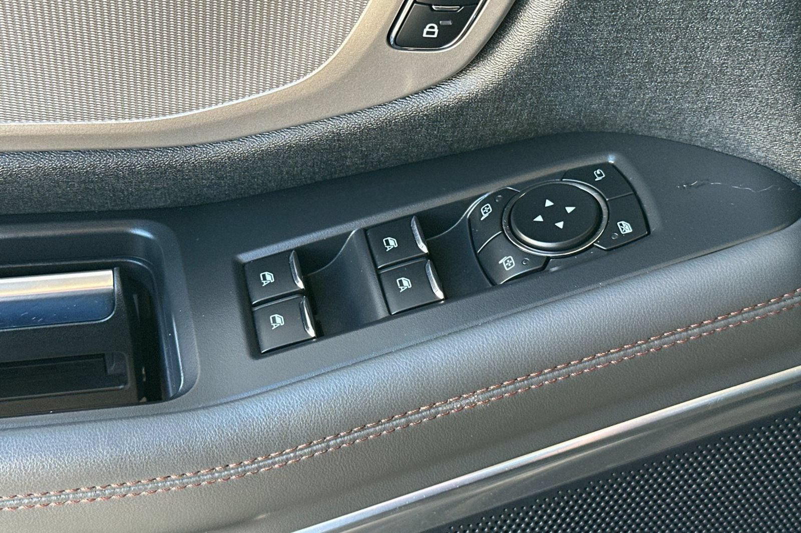 Used 2025 Ford Expedition Active AWD/4WD image 13