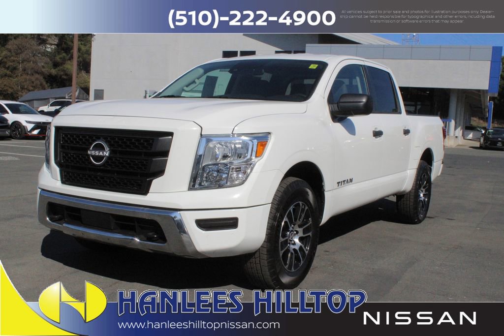 Used 2023 Nissan Titan SV image 3
