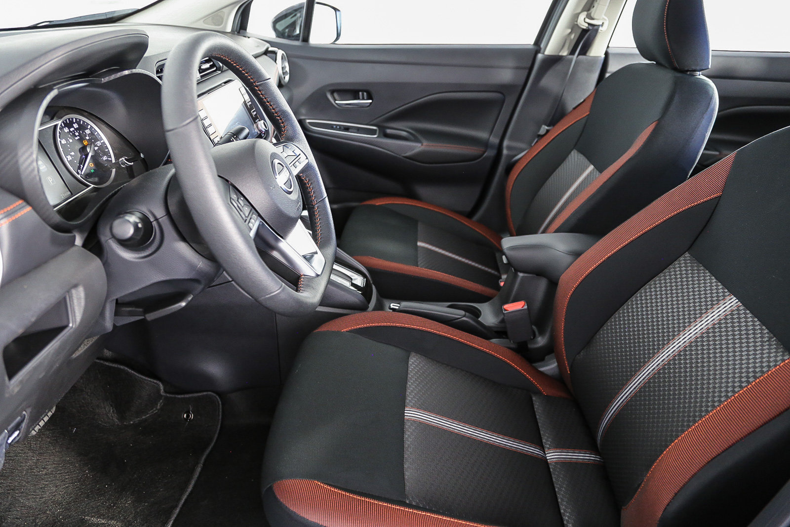 Used 2025 Nissan Versa SR w/ Trunk Package FWD image 19