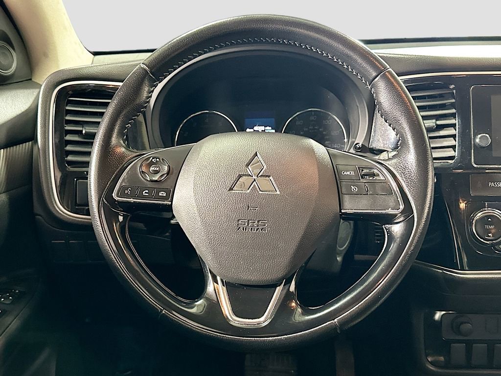 Used 2018 Mitsubishi Outlander SE image 12
