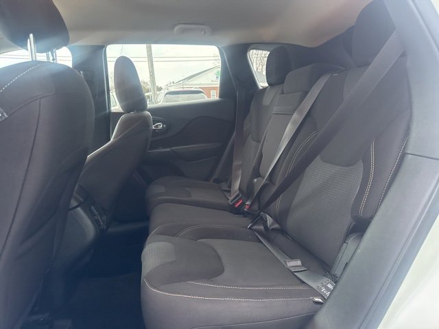 Used 2016 Jeep Cherokee Latitude w/ Cold Weather Group image 11
