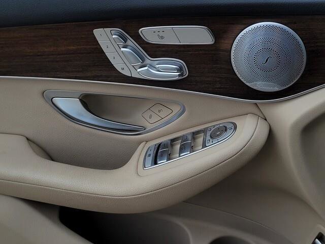 Used 2020 Mercedes-Benz GLC 300 4MATIC image 23