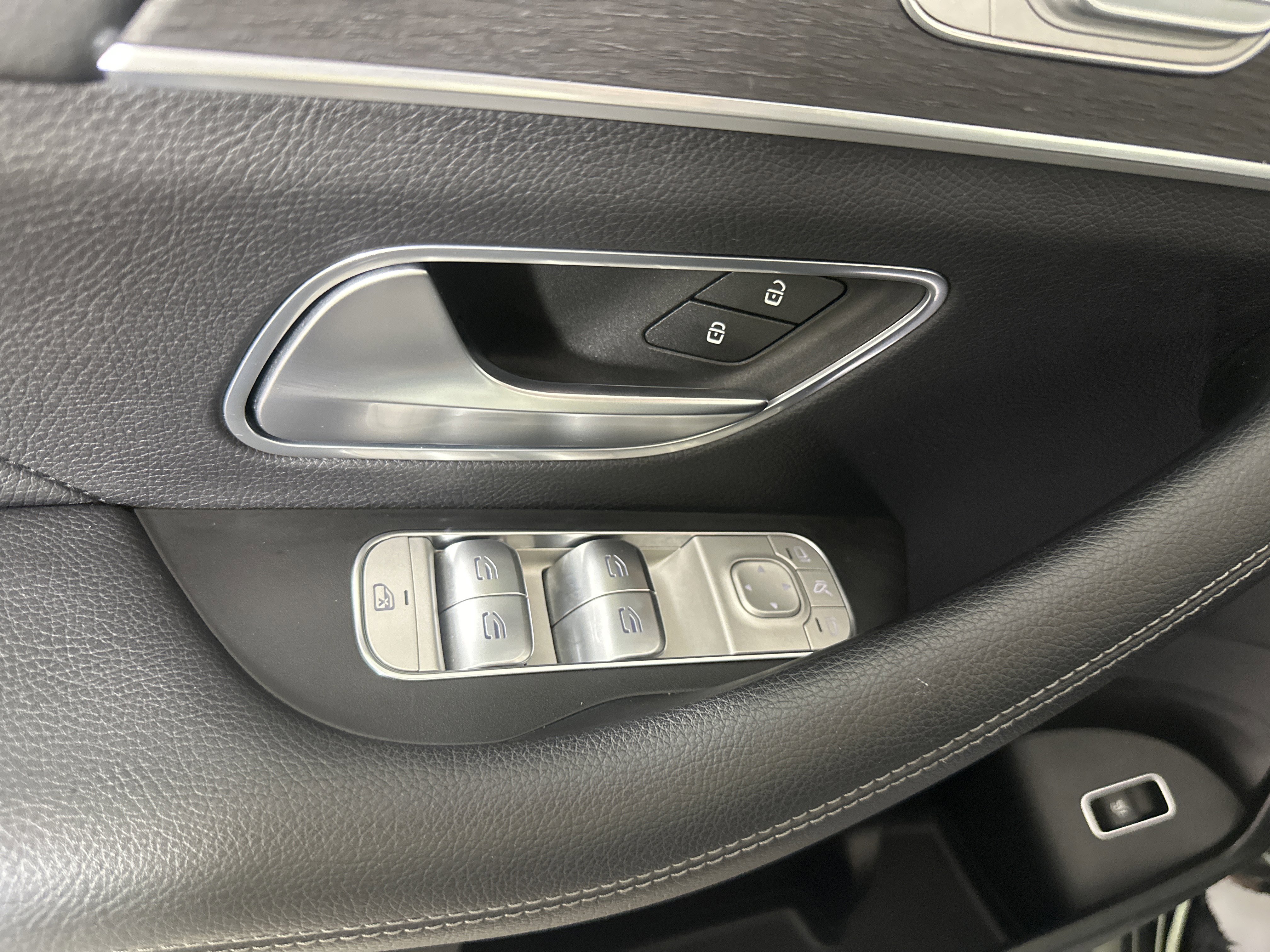 Used 2022 Mercedes-Benz GLE 350 4MATIC image 11