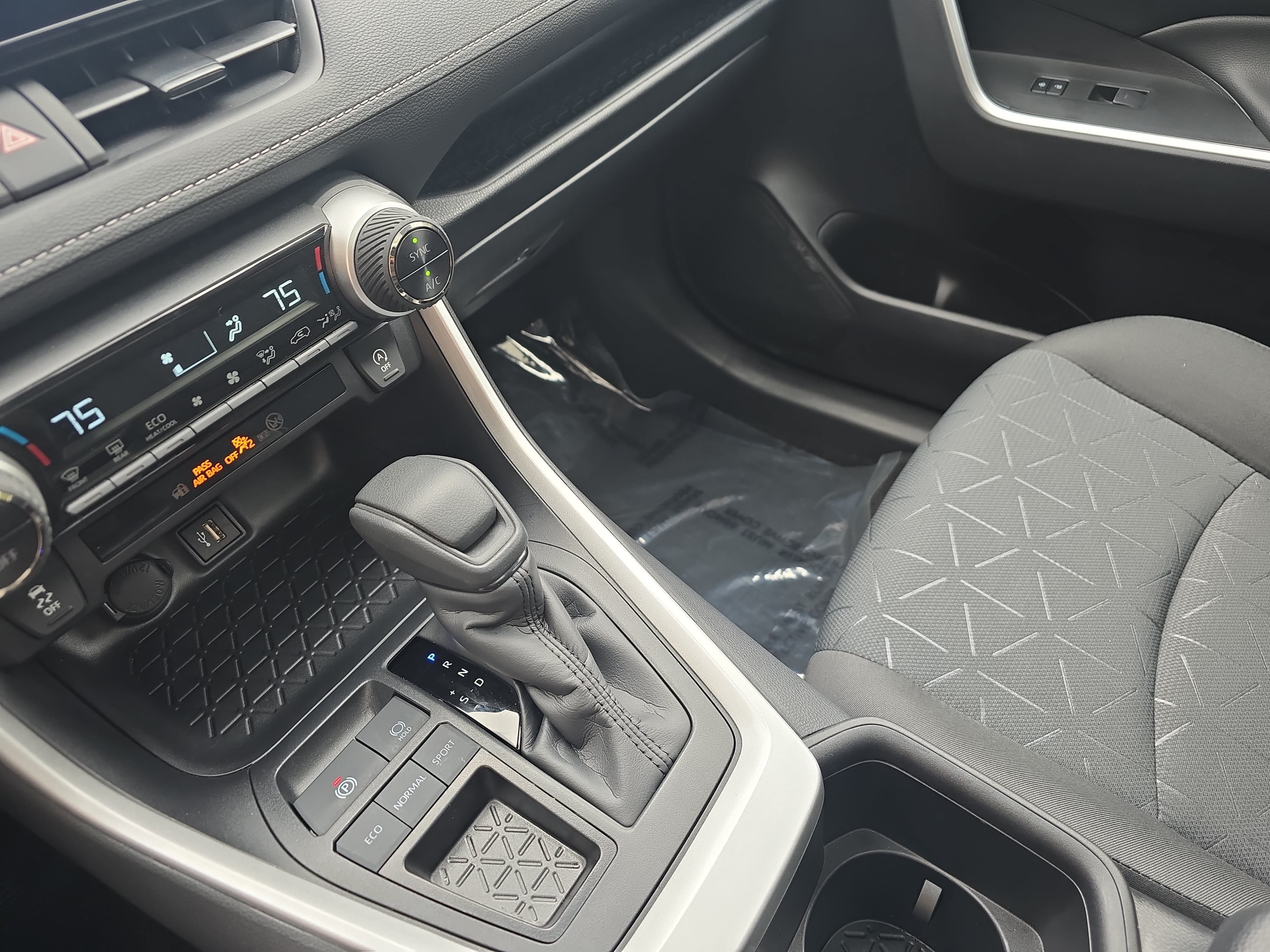 Used 2025 Toyota RAV4 XLE w/ Convenience Package FWD image 25