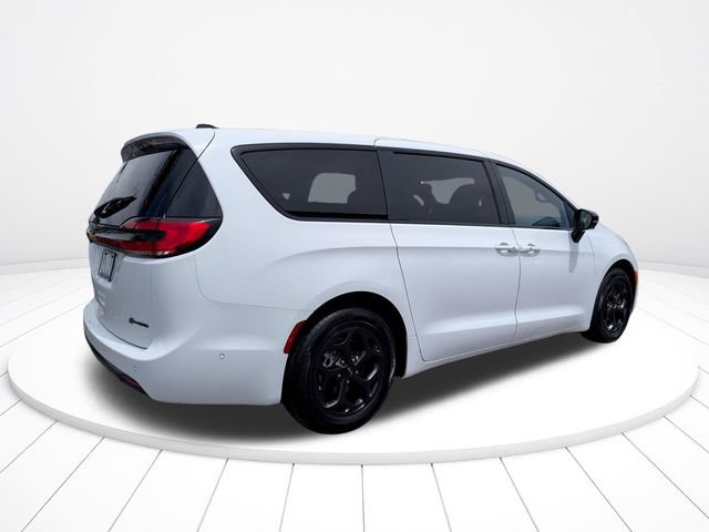 Used 2024 Chrysler Pacifica Limited FWD image 3