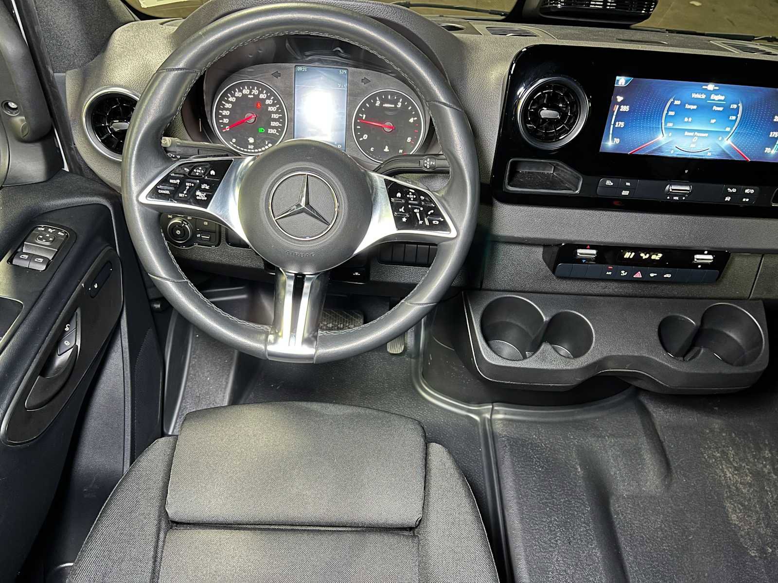Used 2025 Mercedes-Benz Sprinter 2500 image 39