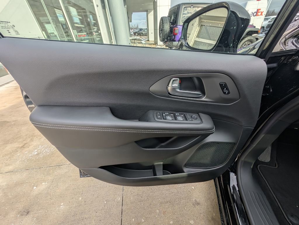 New 2026 Chrysler Pacifica Select w/ S Appearance Package FWD image 39