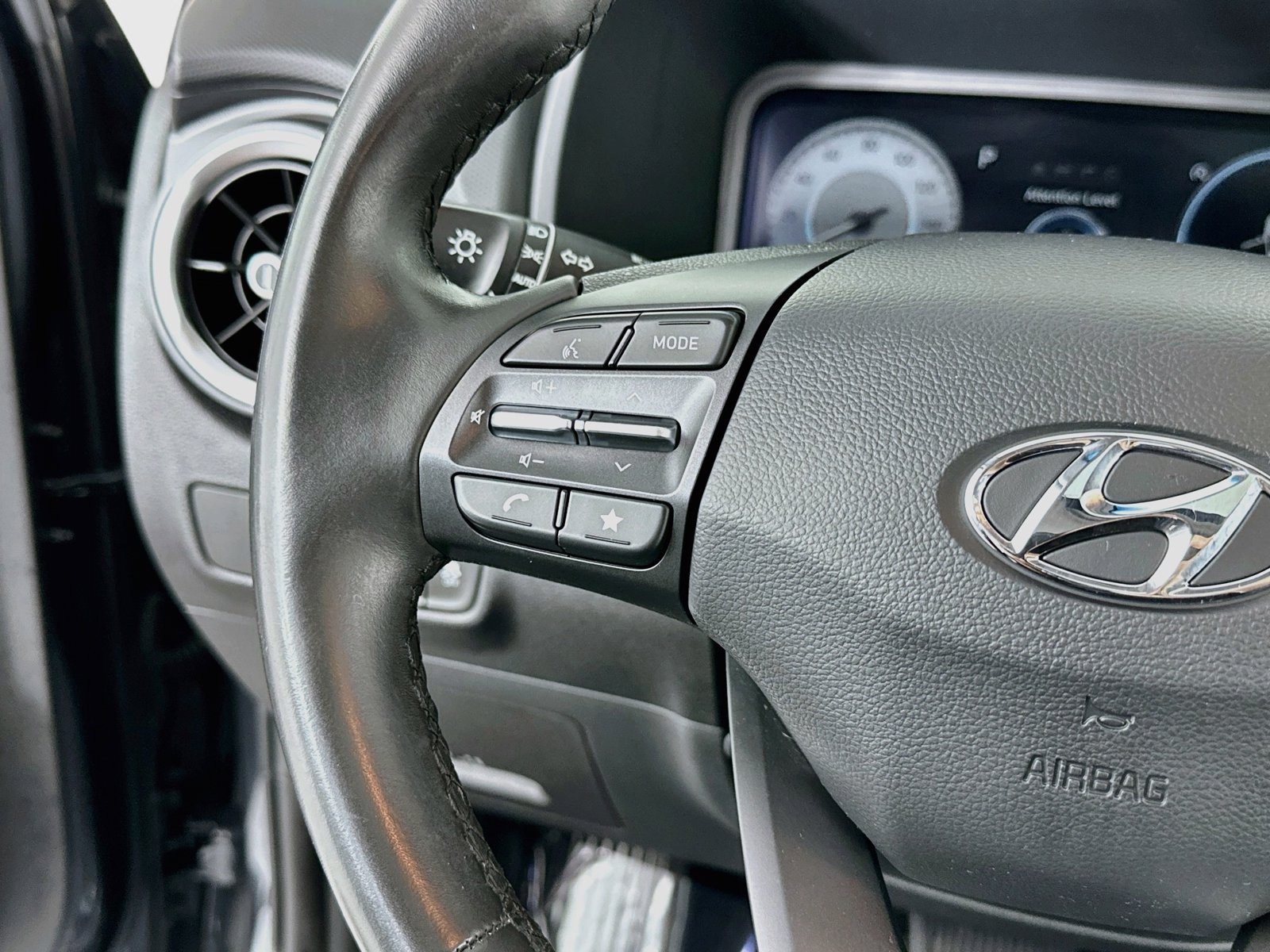 Certified 2022 Hyundai Kona Limited FWD image 14