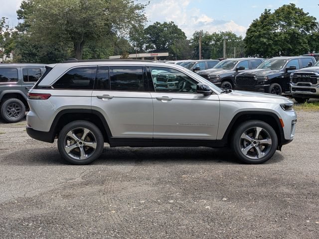 New 2026 Jeep Grand Cherokee Limited w/ Luxury Tech Group II AWD/4WD image 2