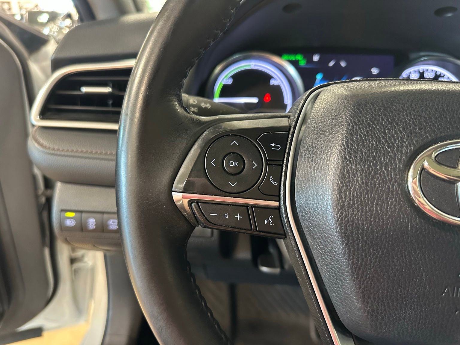 Used 2018 Toyota Camry XLE w/ Audio Package FWD image 16