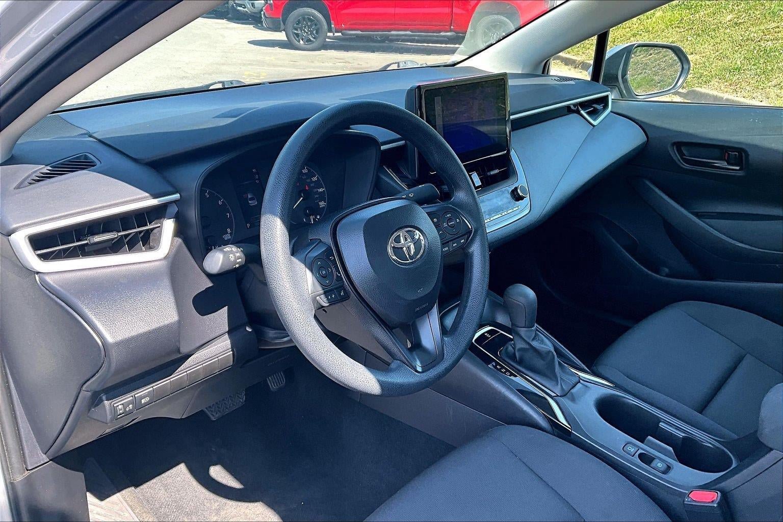 Used 2025 Toyota Corolla LE FWD image 10