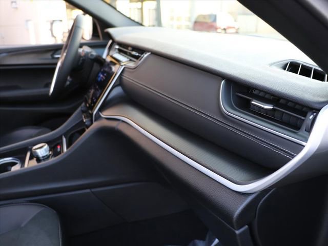 Used 2025 Jeep Grand Cherokee Altitude w/ Trailer Tow Package image 15