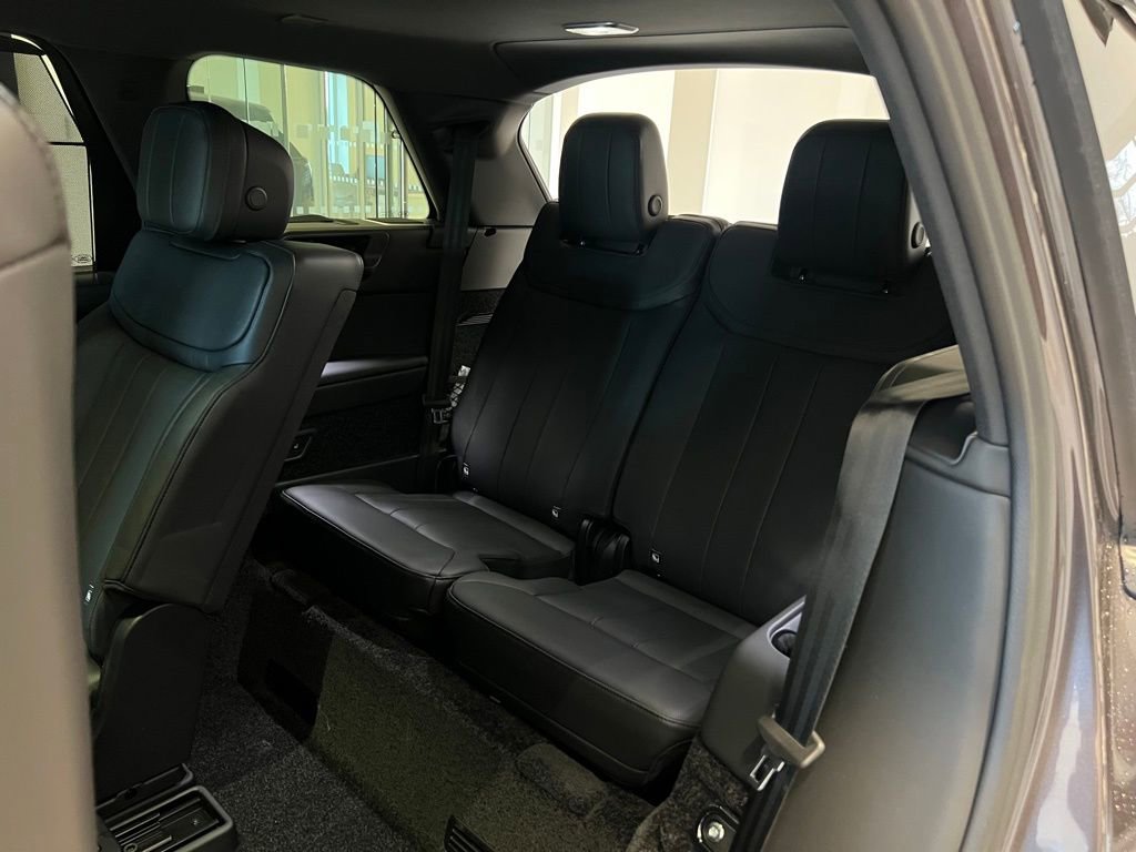 New 2025 Land Rover Range Rover Long Wheelbase SE image 15