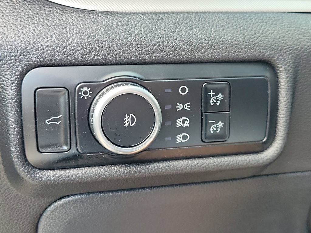 Used 2024 Ford Explorer XLT w/ Equipment Group 202A image 27