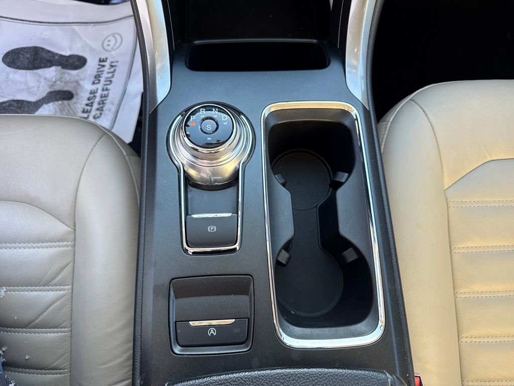 Used 2017 Ford Fusion SE w/ Fusion SE Technology Package image 16