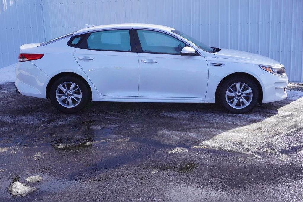 Used 2017 Kia Optima LX w/ Convenience Package image 2