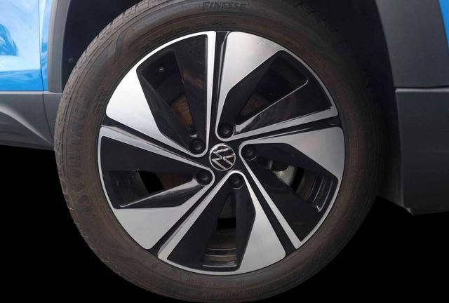 Certified 2024 Volkswagen Taos SE w/ Panoramic Sunroof Package AWD/4WD image 3
