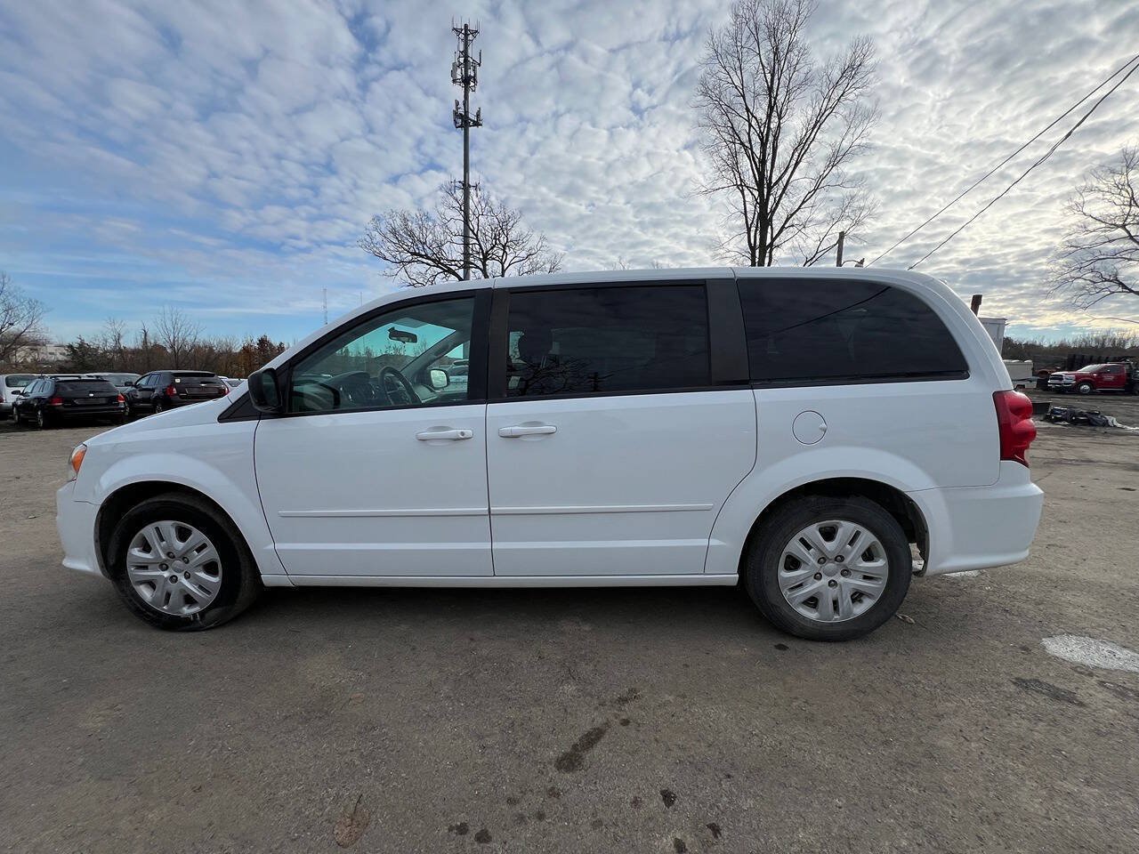Used 2017 Dodge Grand Caravan SE FWD image 9