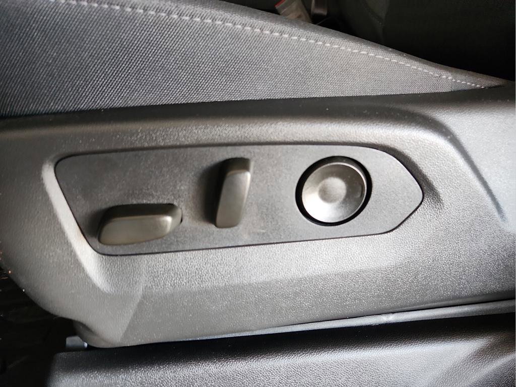 New 2026 GMC Sierra 1500 SLE image 16