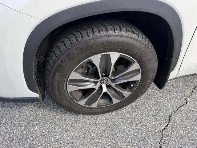 Used 2021 Toyota Highlander XLE AWD/4WD image 9