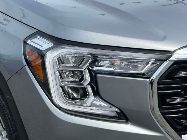 Used 2024 GMC Terrain SLE AWD/4WD image 11