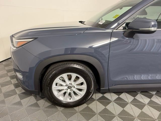 Used 2024 Toyota Grand Highlander XLE AWD/4WD image 12
