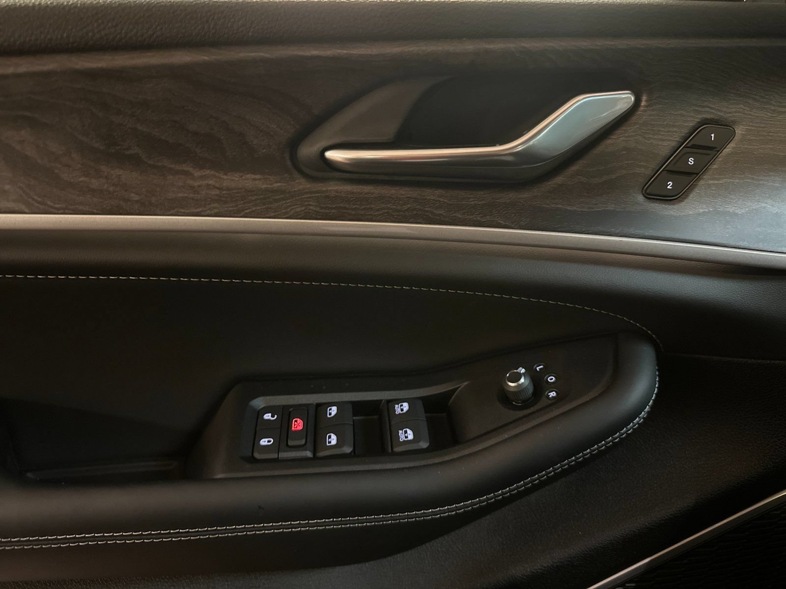 New 2026 Jeep Grand Cherokee Limited AWD/4WD image 10