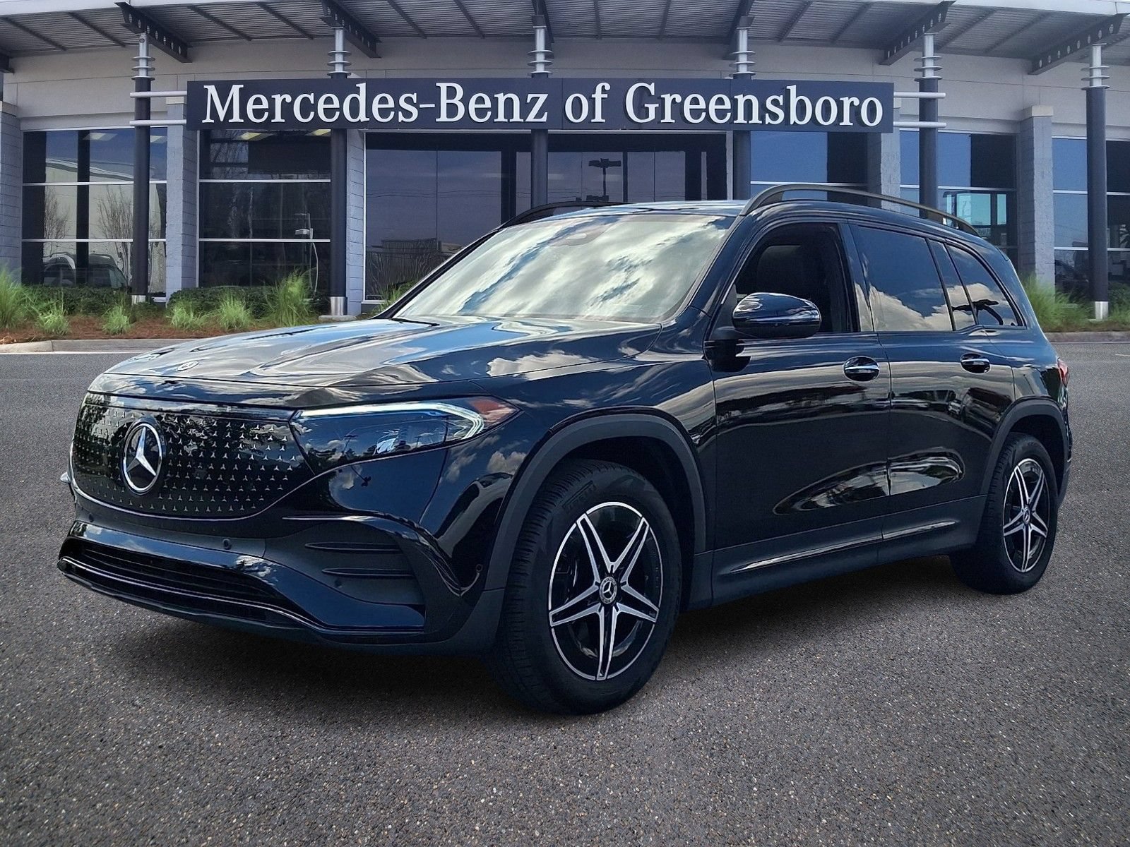 Certified 2024 Mercedes-Benz EQB 300 4MATIC image 3