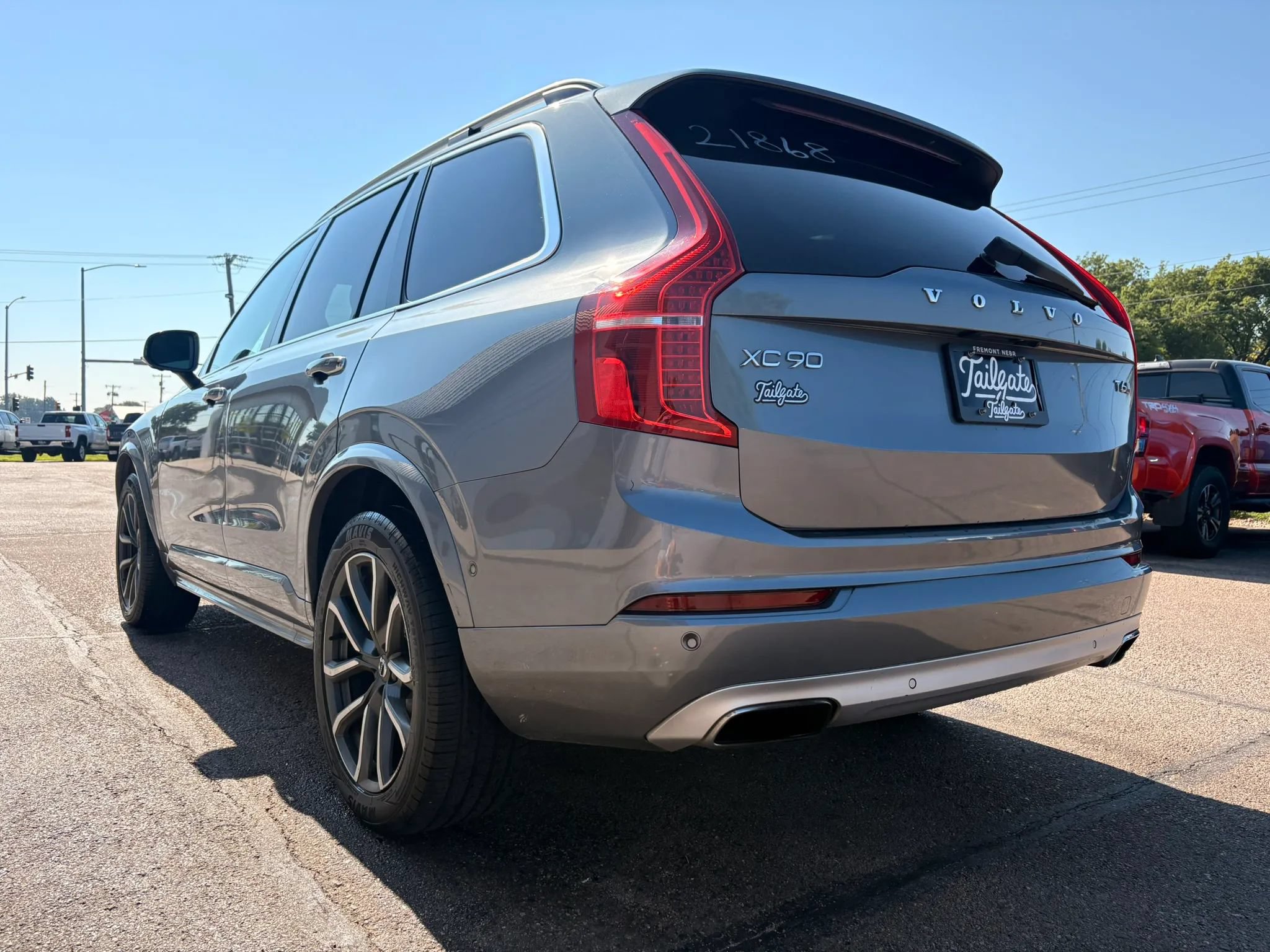 Used 2016 Volvo XC90 T6 Momentum w/ Momentum Plus Package AWD/4WD image 5
