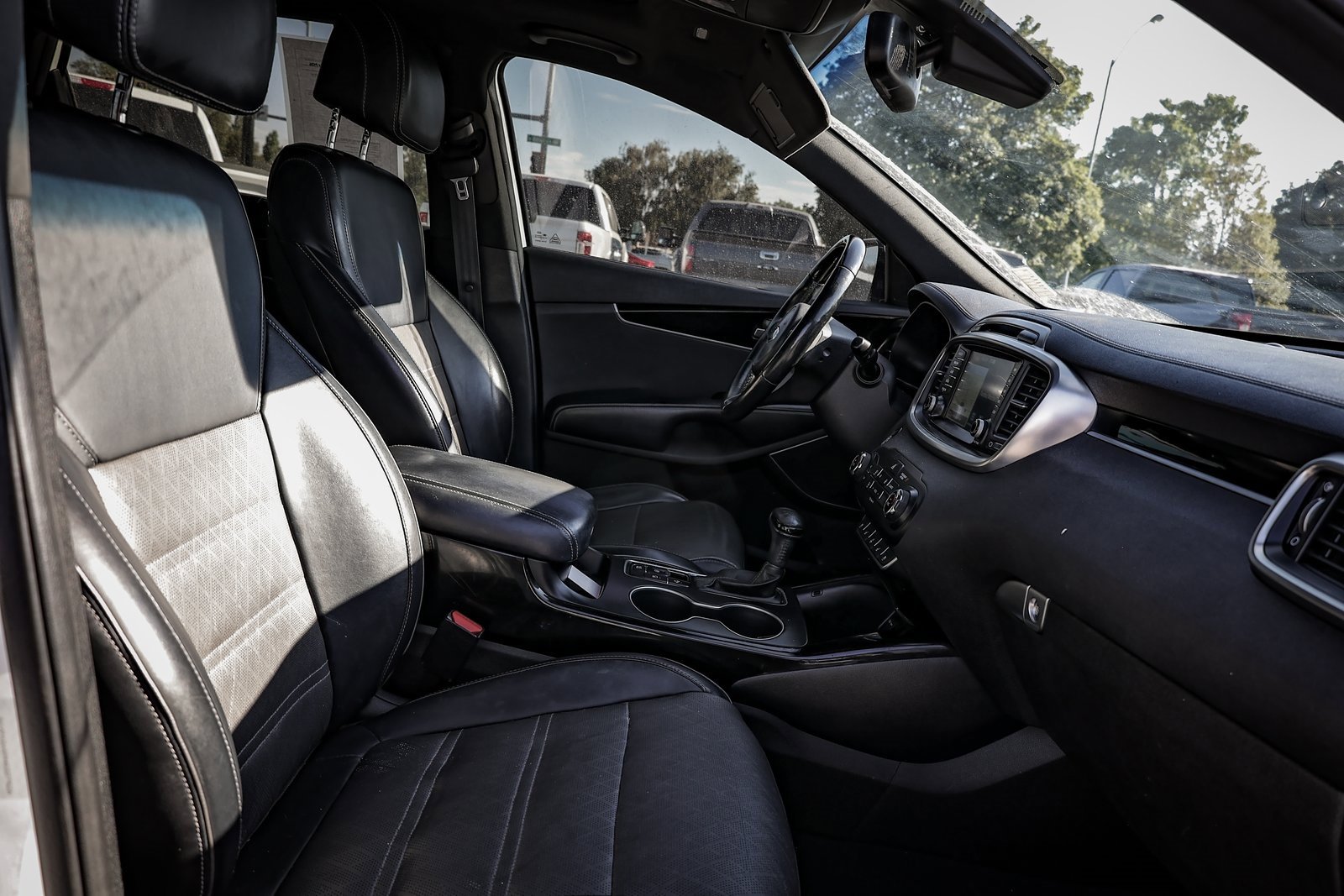 Used 2017 Kia Sorento SX image 26