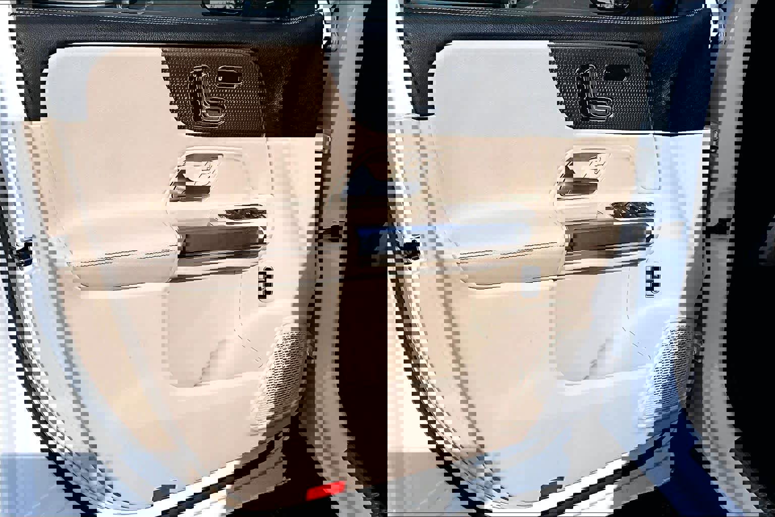 Used 2020 Mercedes-Benz GLB 250 GLB 250 w/ Premium Package image 22