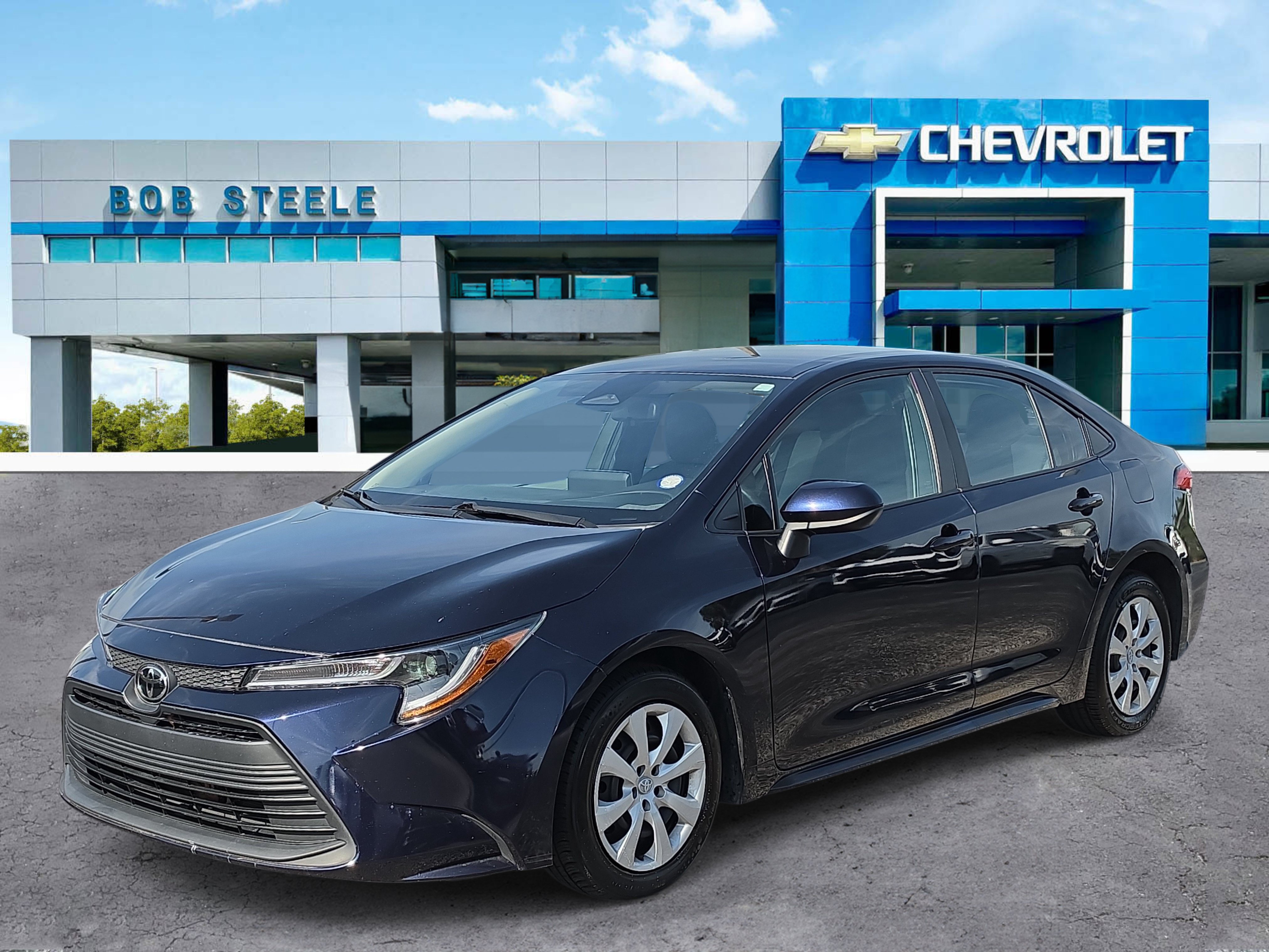 Used 2024 Toyota Corolla LE FWD image 2