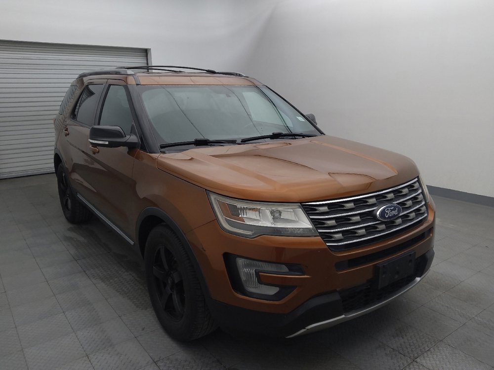Used 2017 Ford Explorer XLT image 13