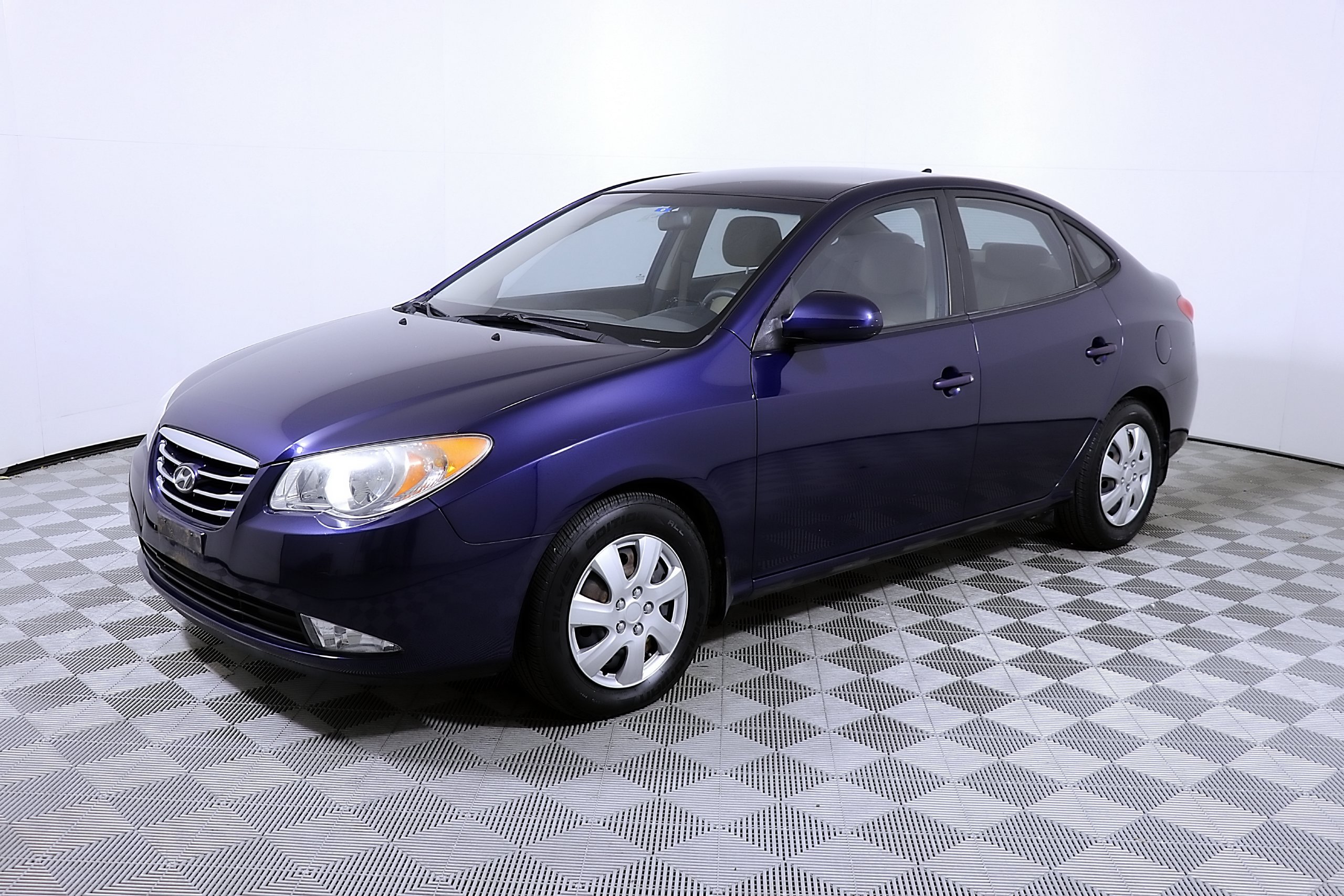 Used 2010 Hyundai Elantra GLS FWD image 3